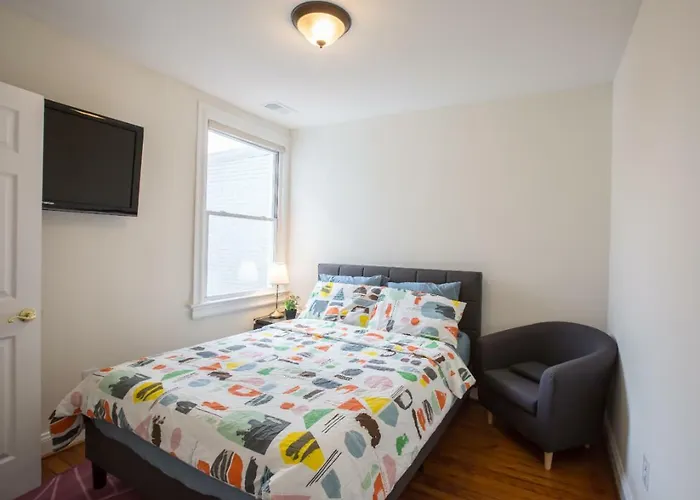 3-Min Walk To Petworth Metro Station ;10 Mins To Convention Center: Private Cozy And Quiet Bedroom And Bathroom