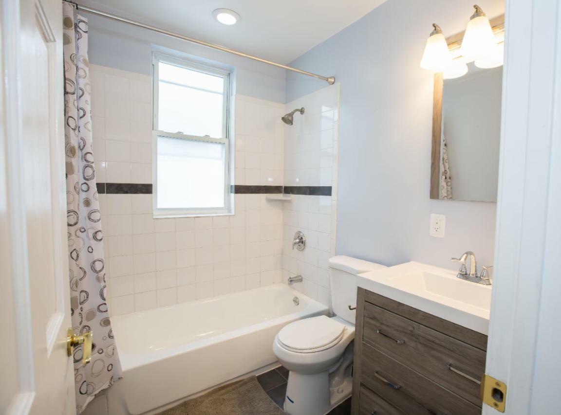 3-min Walk To Petworth Metro Station ;10 Mins To Convention Center: Private Cozy And Quiet Bedroom And Bathroom Washington