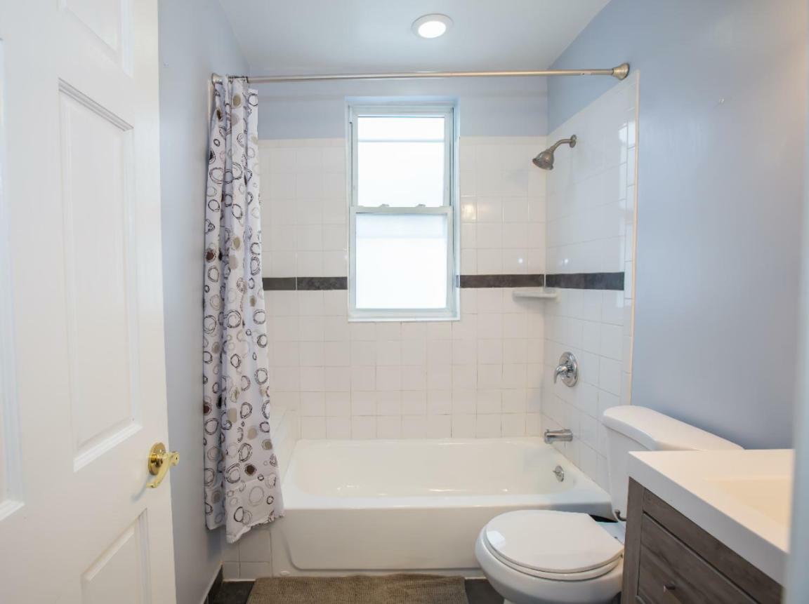3-min Walk To Petworth Metro Station ;10 Mins To Convention Center: Private Cozy And Quiet Bedroom And Bathroom * Washington